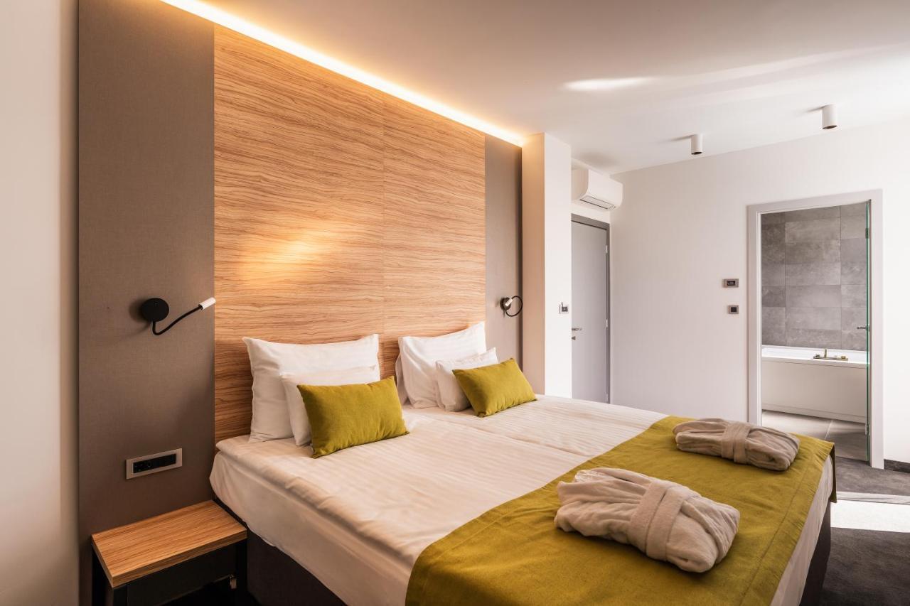 Hotel Olea Novalja Exteriör bild