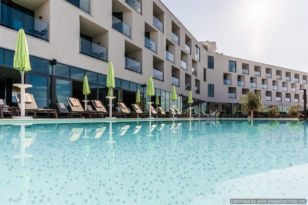 Hotel Olea Novalja Exteriör bild